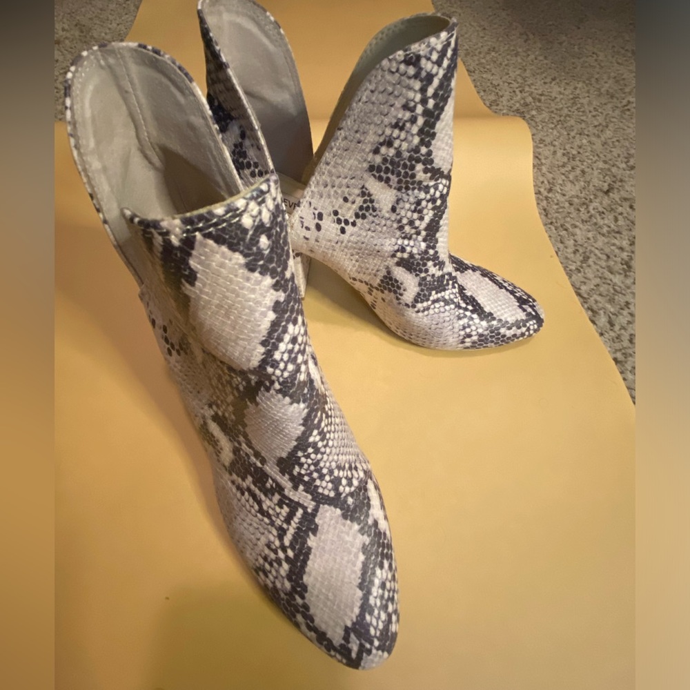 Steve Madden Rookie Bootie Snake Print In An 8.5 … - image 2